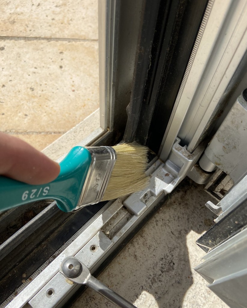 pulizia infisso manutenzione